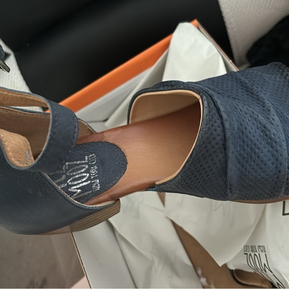 Sandals - Picture 4 of 4